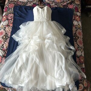 Wedding Dress! Designer Reem Acra.Lace bodice, organza skirt with horsehair hem.